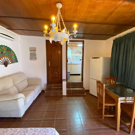 Estudio Coqueto Con Cocina, Bano Y Piscina De Temporada Compartida, A 8km De Cordoba, En Plena Sierra,by Trassierrarooms Apartment *