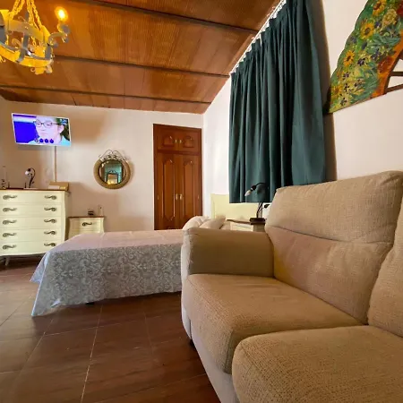 Apartment Estudio Coqueto Con Cocina, Bano Y Piscina De Temporada Compartida, A 8km De Cordoba, En Plena Sierra,by Trassierrarooms *