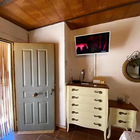 Estudio Coqueto Con Cocina, Bano Y Piscina De Temporada Compartida, A 8km De Cordoba, En Plena Sierra,by Trassierrarooms Apartment