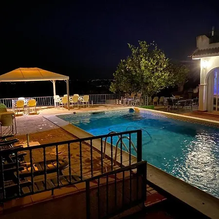Estudio Coqueto Con Cocina, Bano Y Piscina De Temporada Compartida, A 8km De Cordoba, En Plena Sierra,by Trassierrarooms *